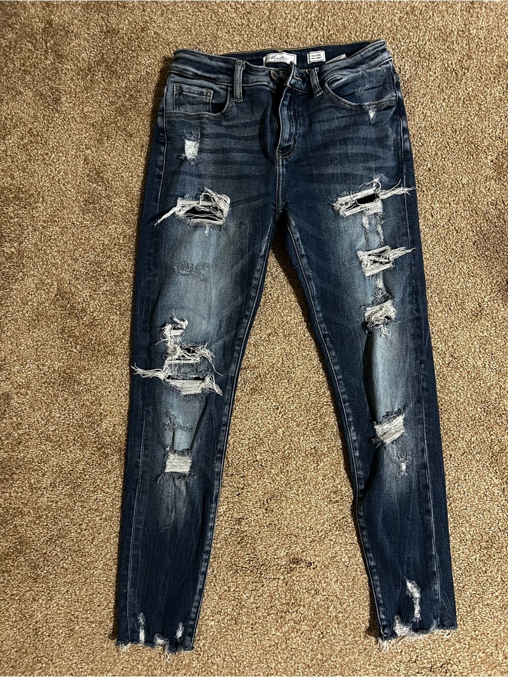 KanCan distressed. Mid-rise. Ankle Skinny. Waist 27.